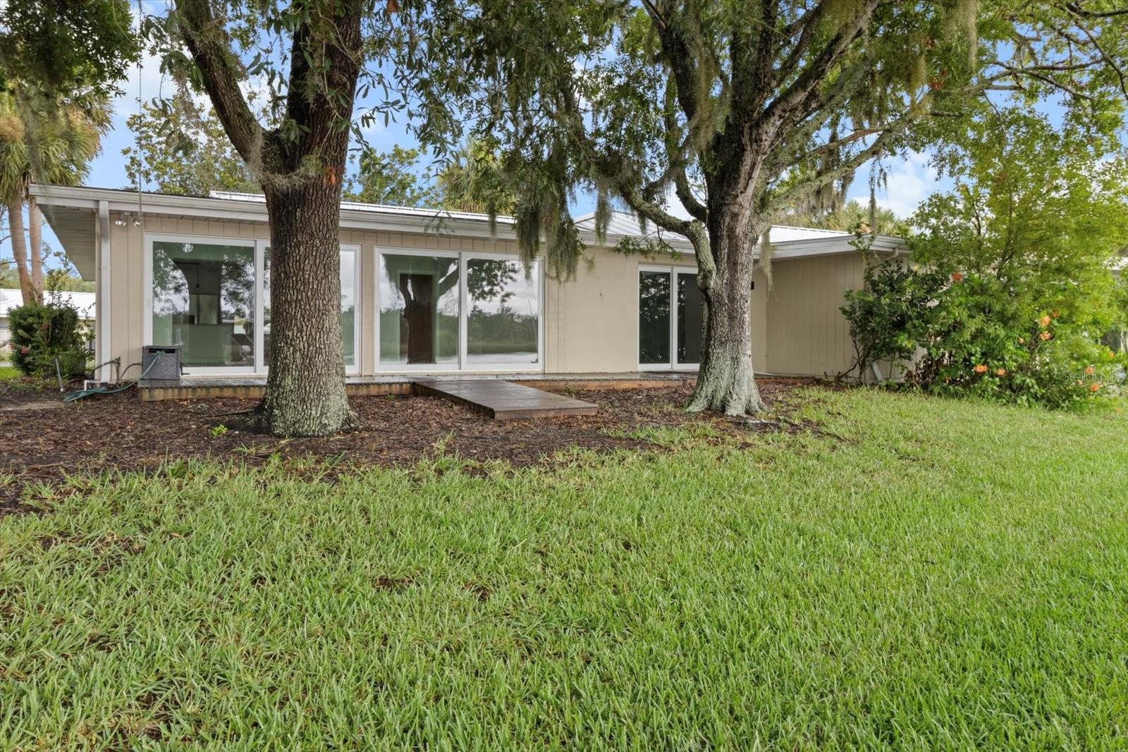 Listing photo id 1 for 11446 Bayshore Drive 36