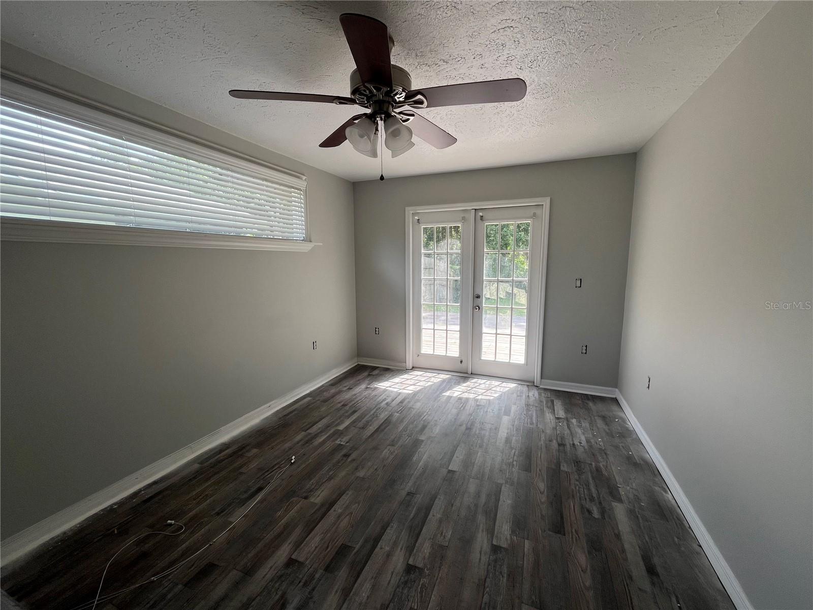 Listing photo id 22 for 8122 Matthew Drive