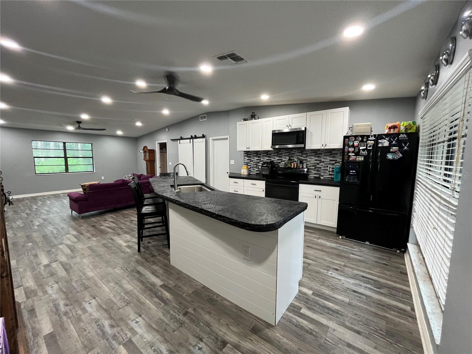 Image 4 of 18 For 8122 Matthew Drive