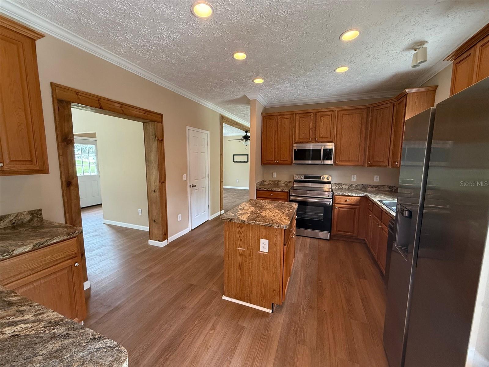 Listing photo id 9 for 11970 Osprey Avenue
