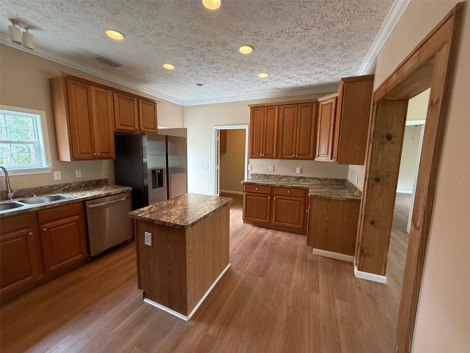 Listing photo id 11 for 11970 Osprey Avenue