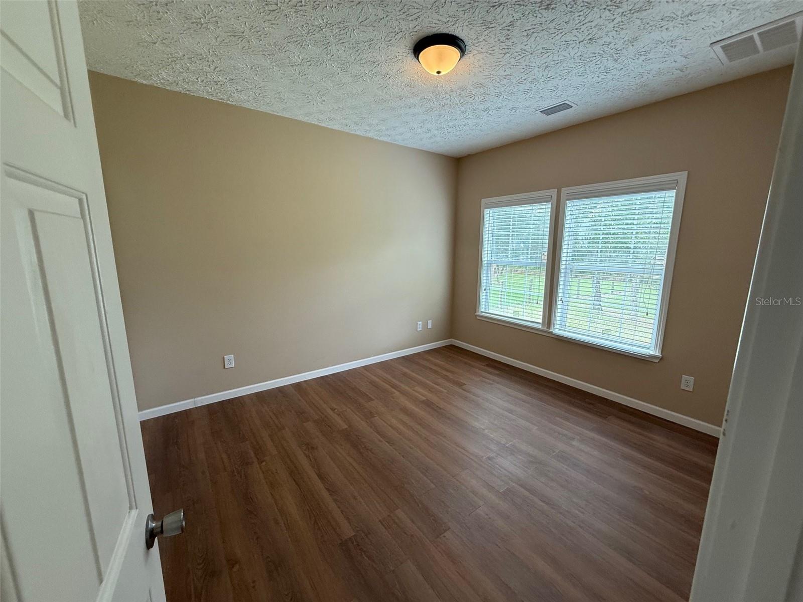 Listing photo id 16 for 11970 Osprey Avenue