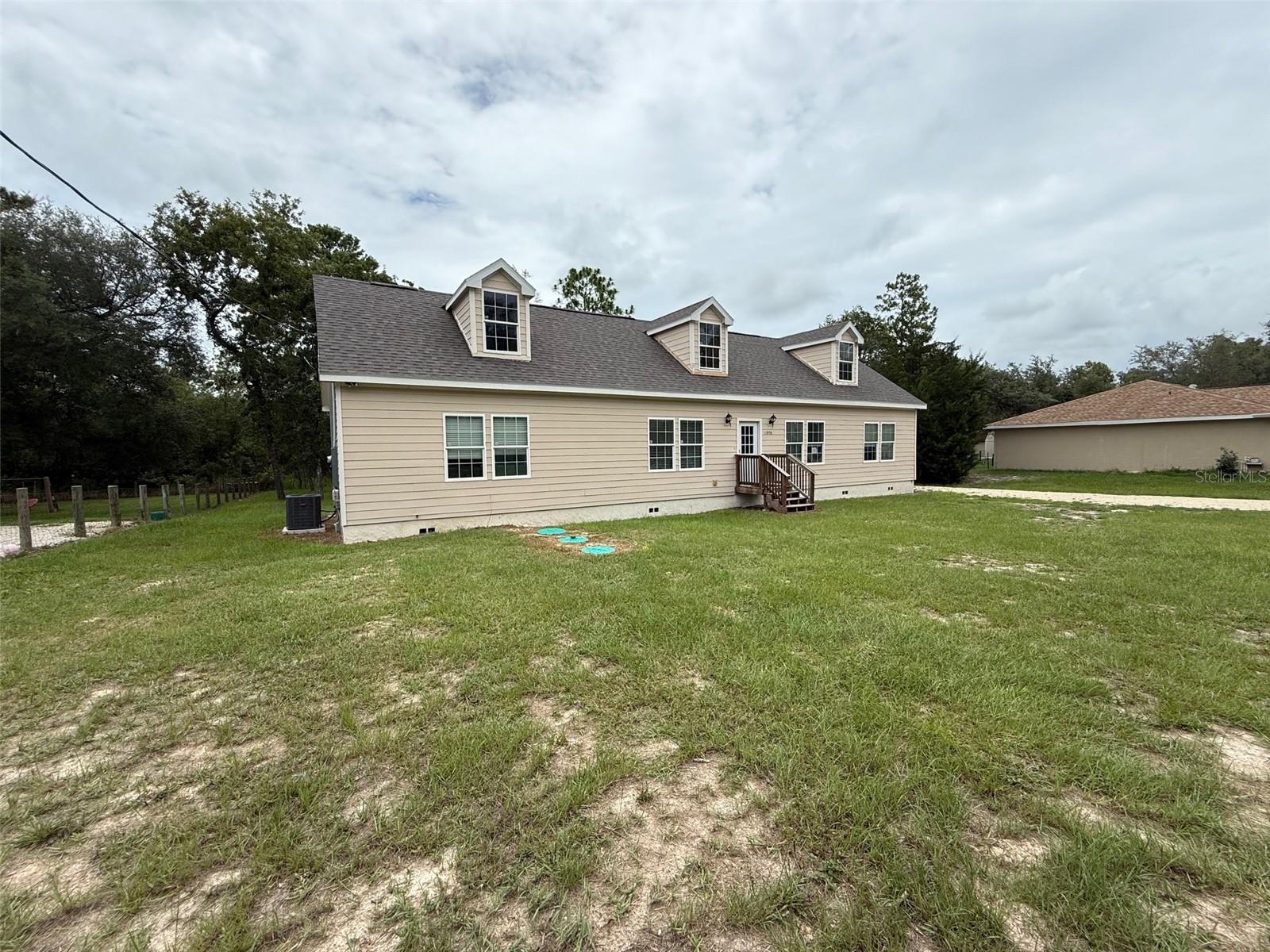 Listing photo id 2 for 11970 Osprey Avenue