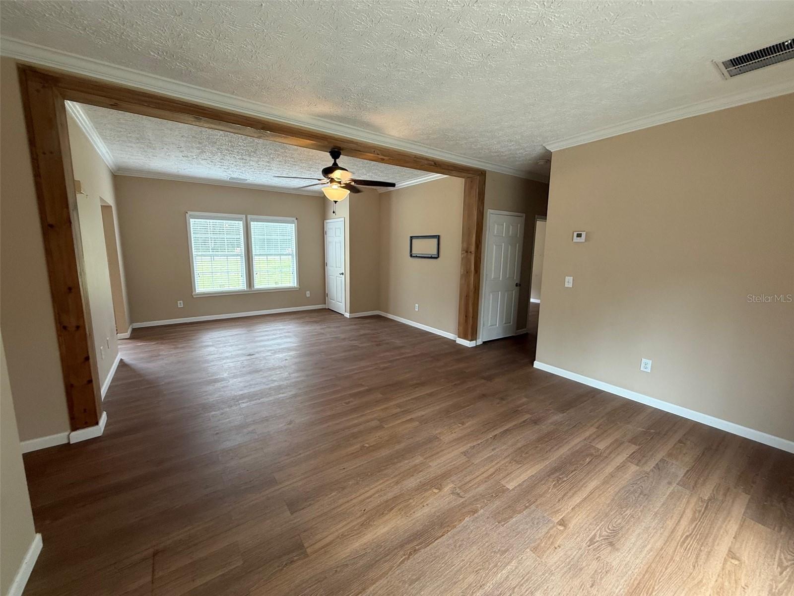 Listing photo id 4 for 11970 Osprey Avenue