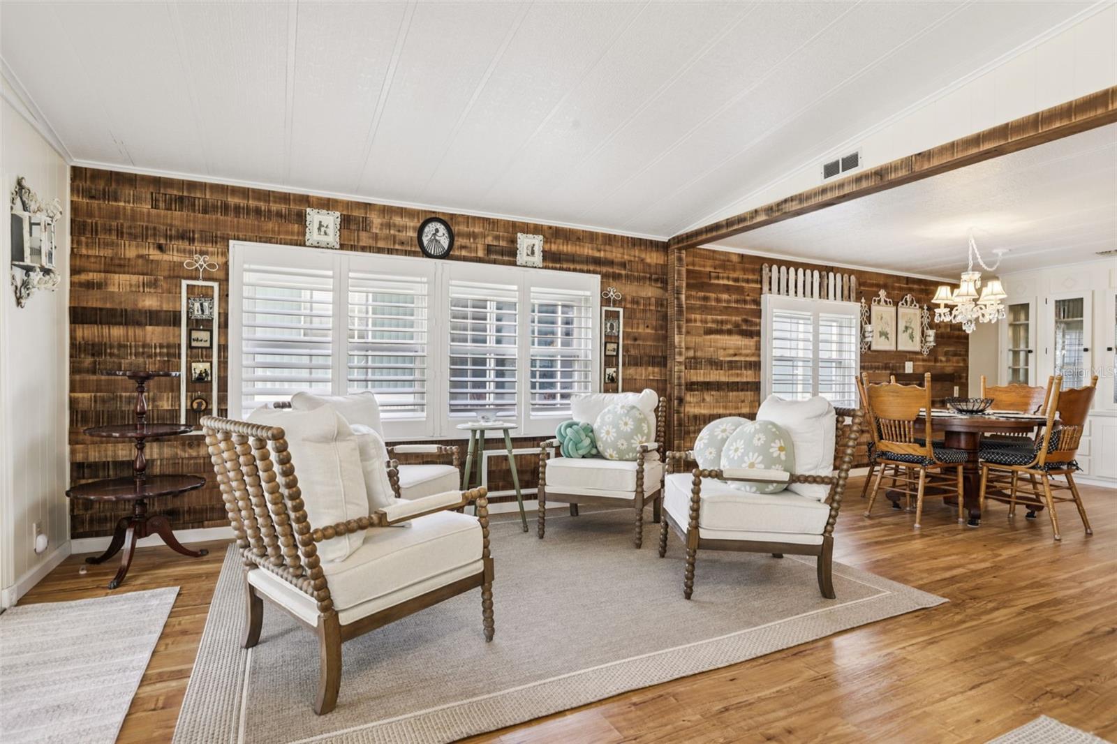 Listing photo id 9 for 7317 Score Street