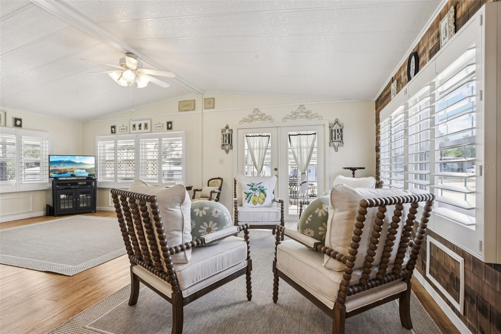 Listing photo id 10 for 7317 Score Street