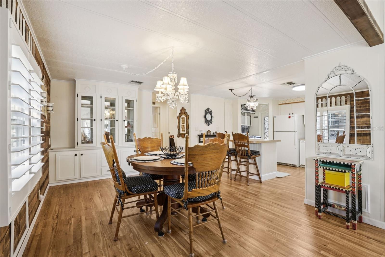 Listing photo id 11 for 7317 Score Street
