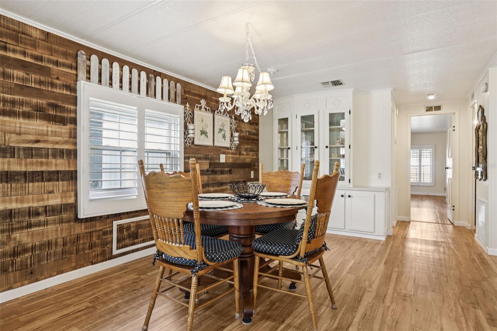 Listing photo id 12 for 7317 Score Street
