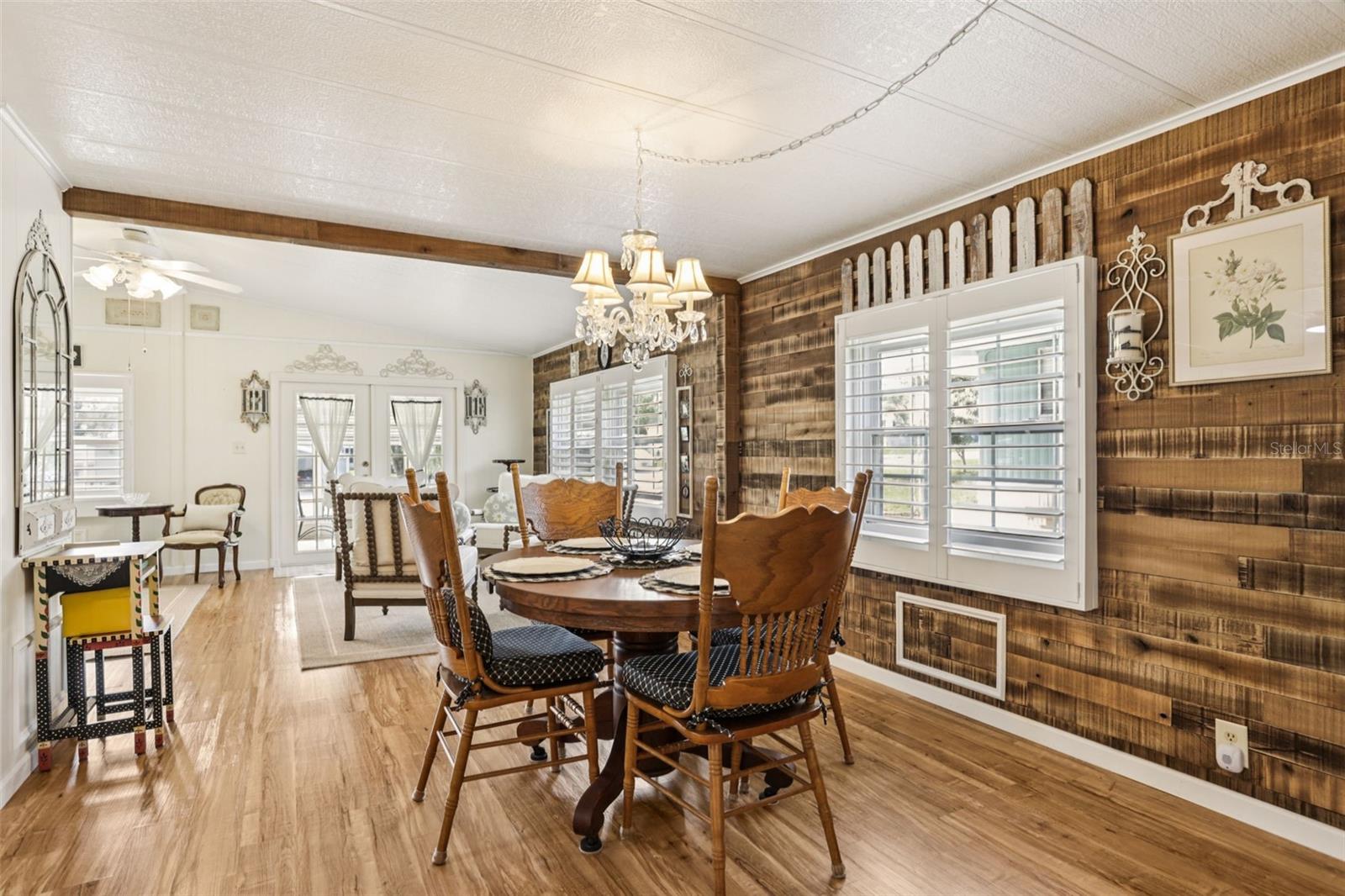 Listing photo id 15 for 7317 Score Street