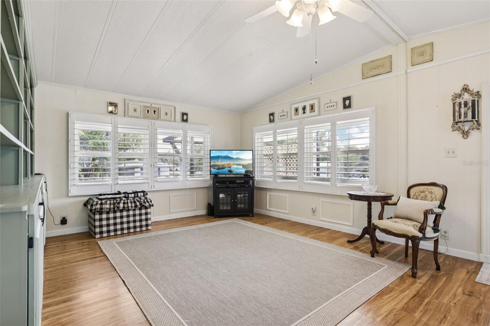 Listing photo id 25 for 7317 Score Street