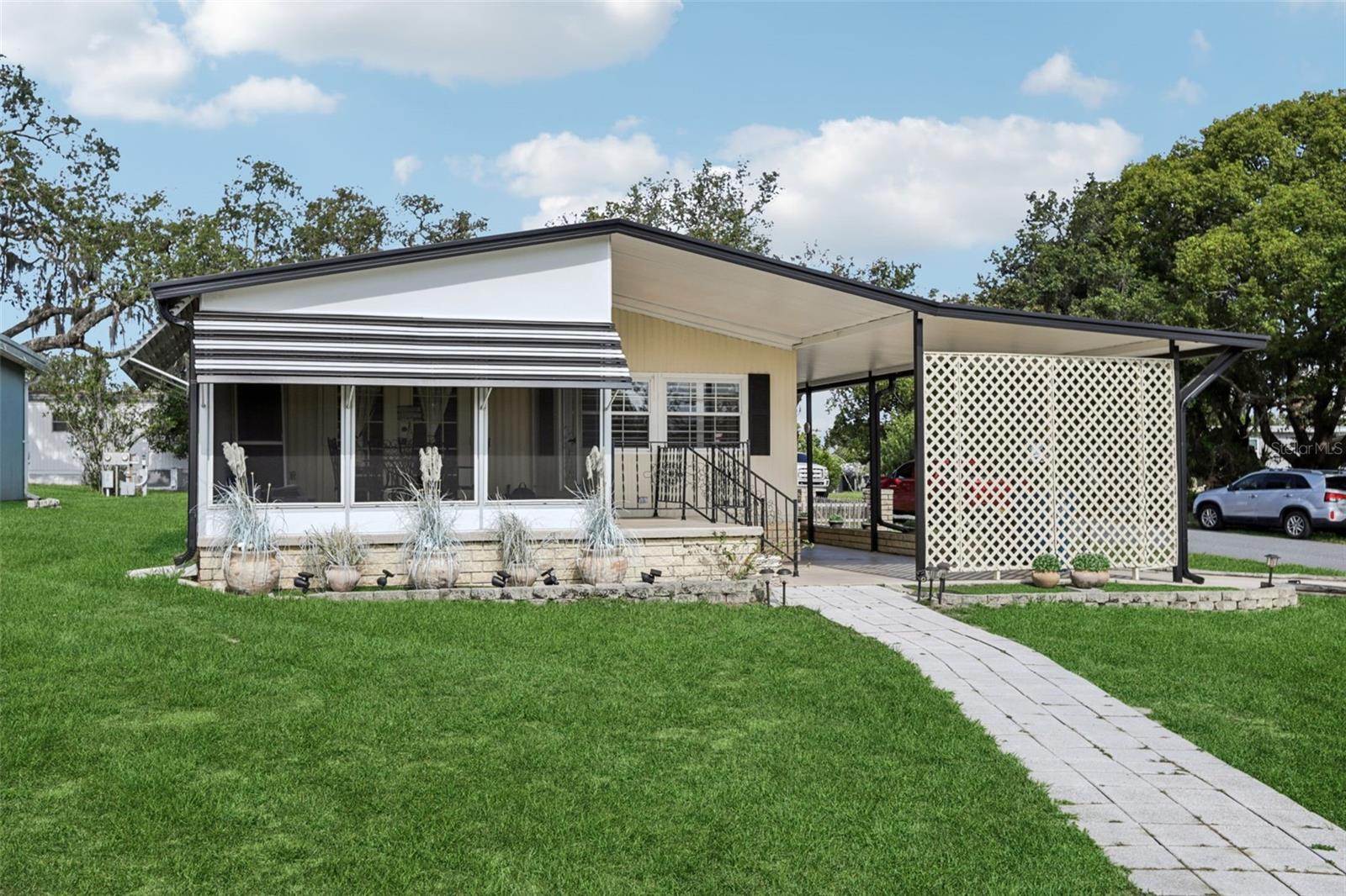 Listing photo id 1 for 7317 Score Street