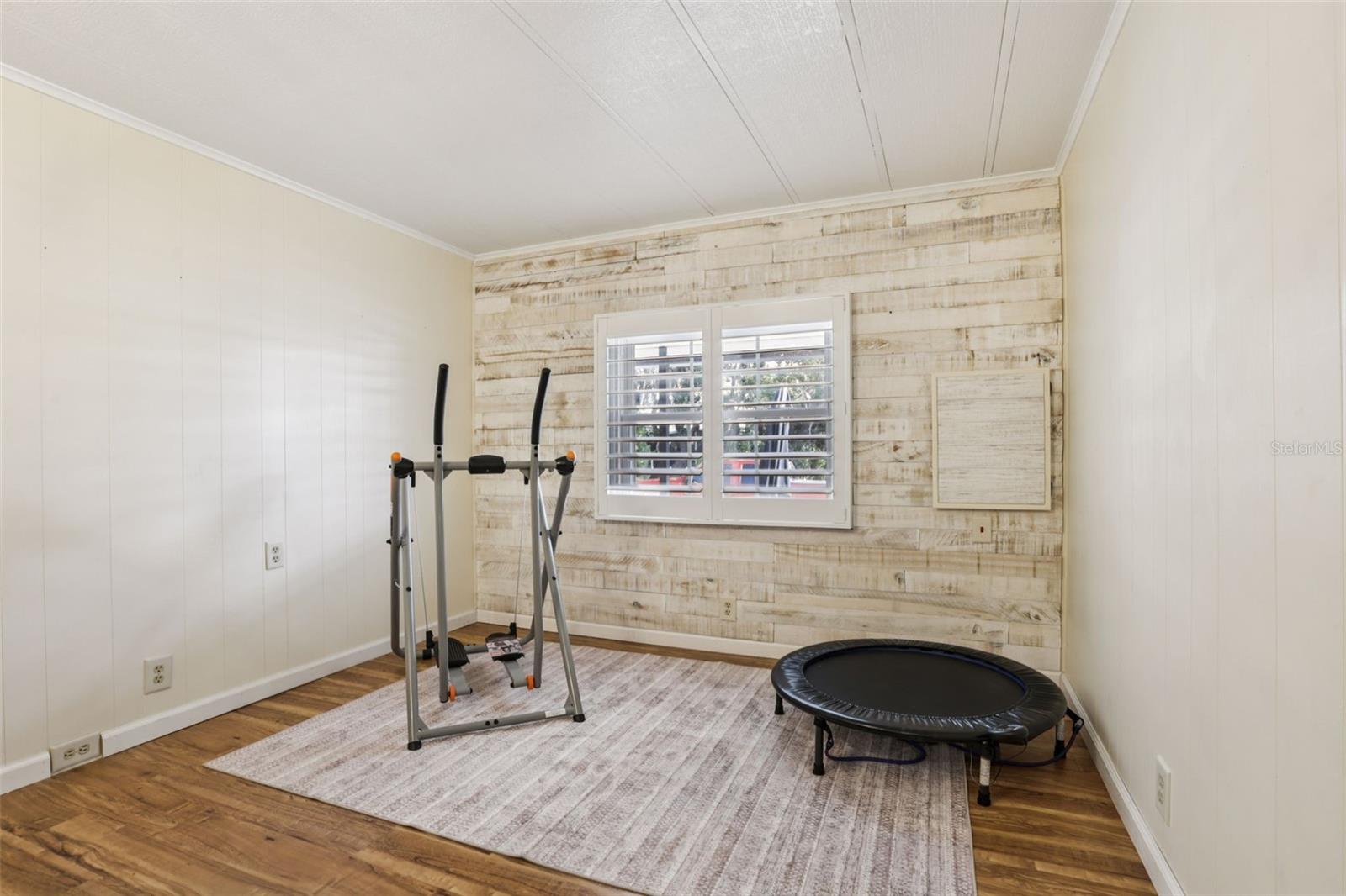 Listing photo id 33 for 7317 Score Street