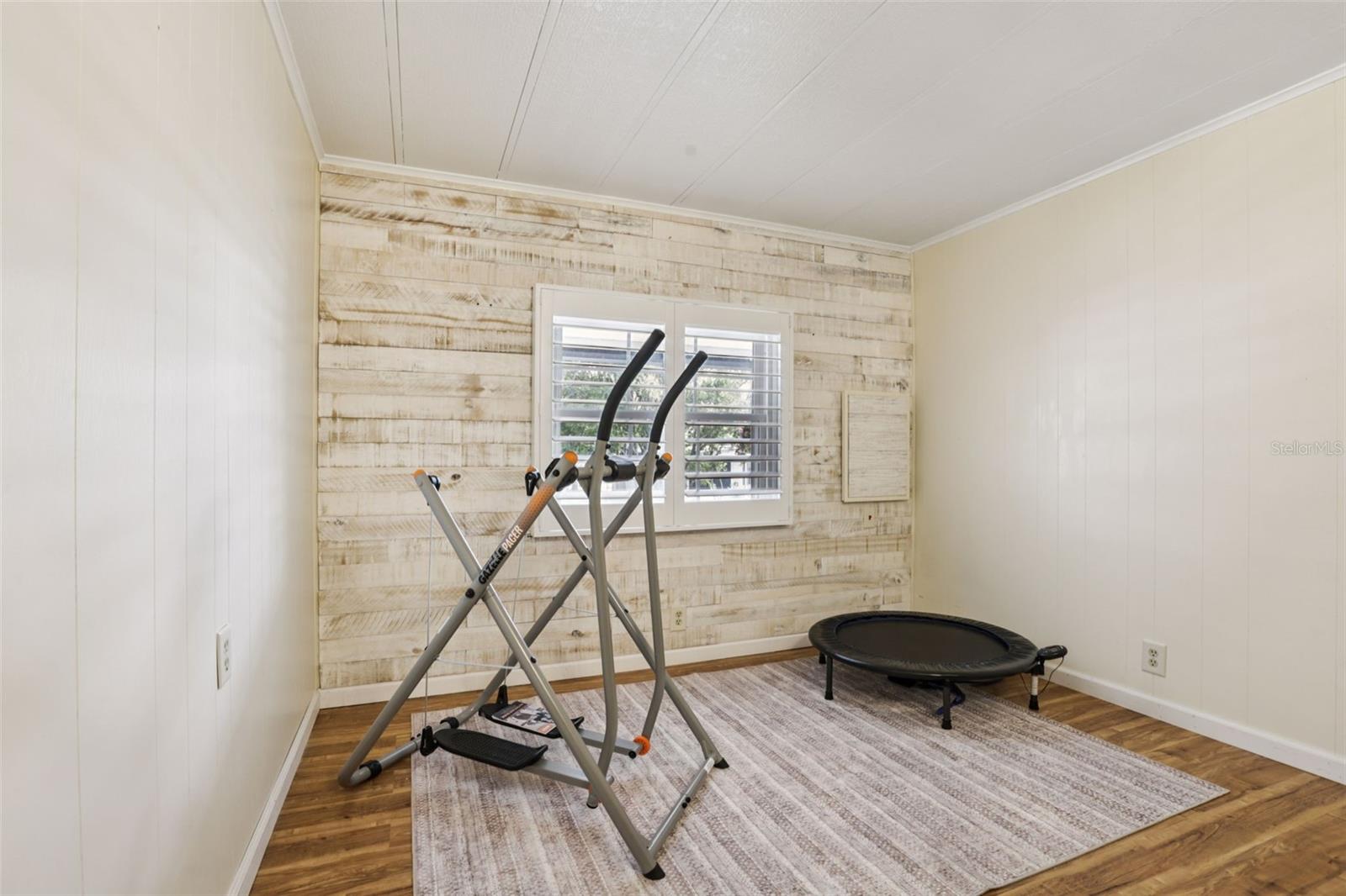 Listing photo id 34 for 7317 Score Street
