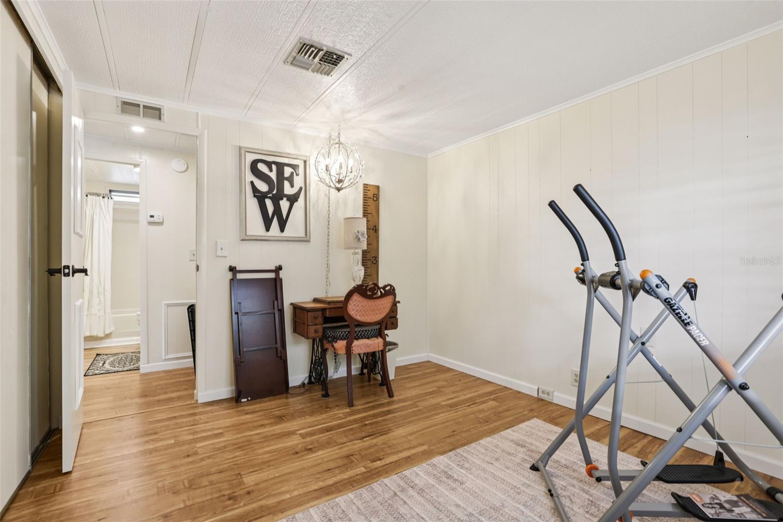 Listing photo id 35 for 7317 Score Street
