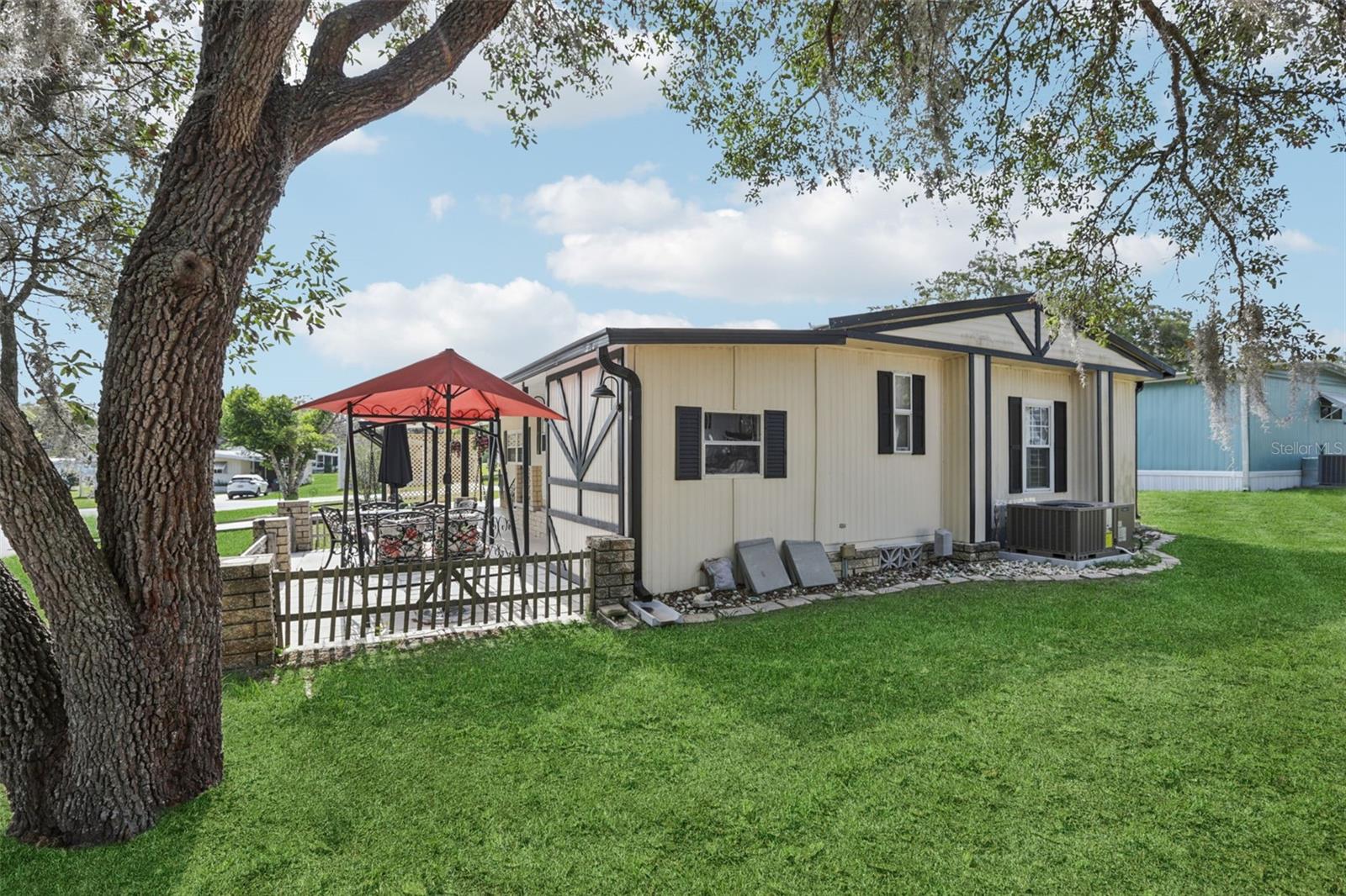 Listing photo id 48 for 7317 Score Street