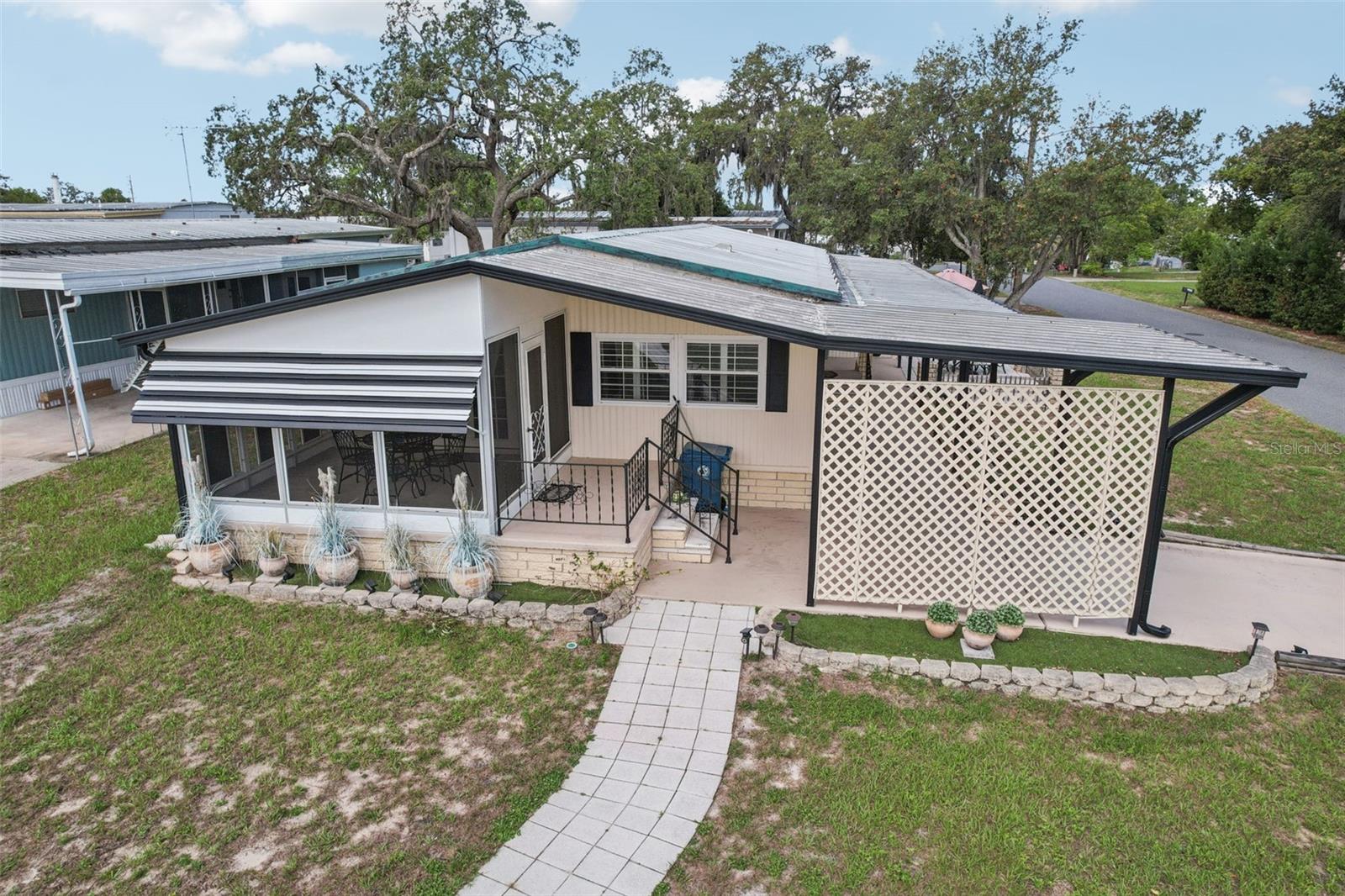 Listing photo id 50 for 7317 Score Street