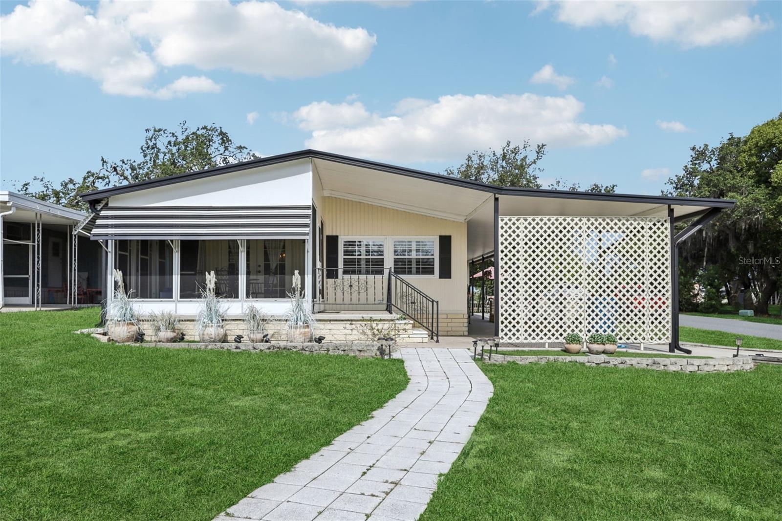 Listing photo id 4 for 7317 Score Street