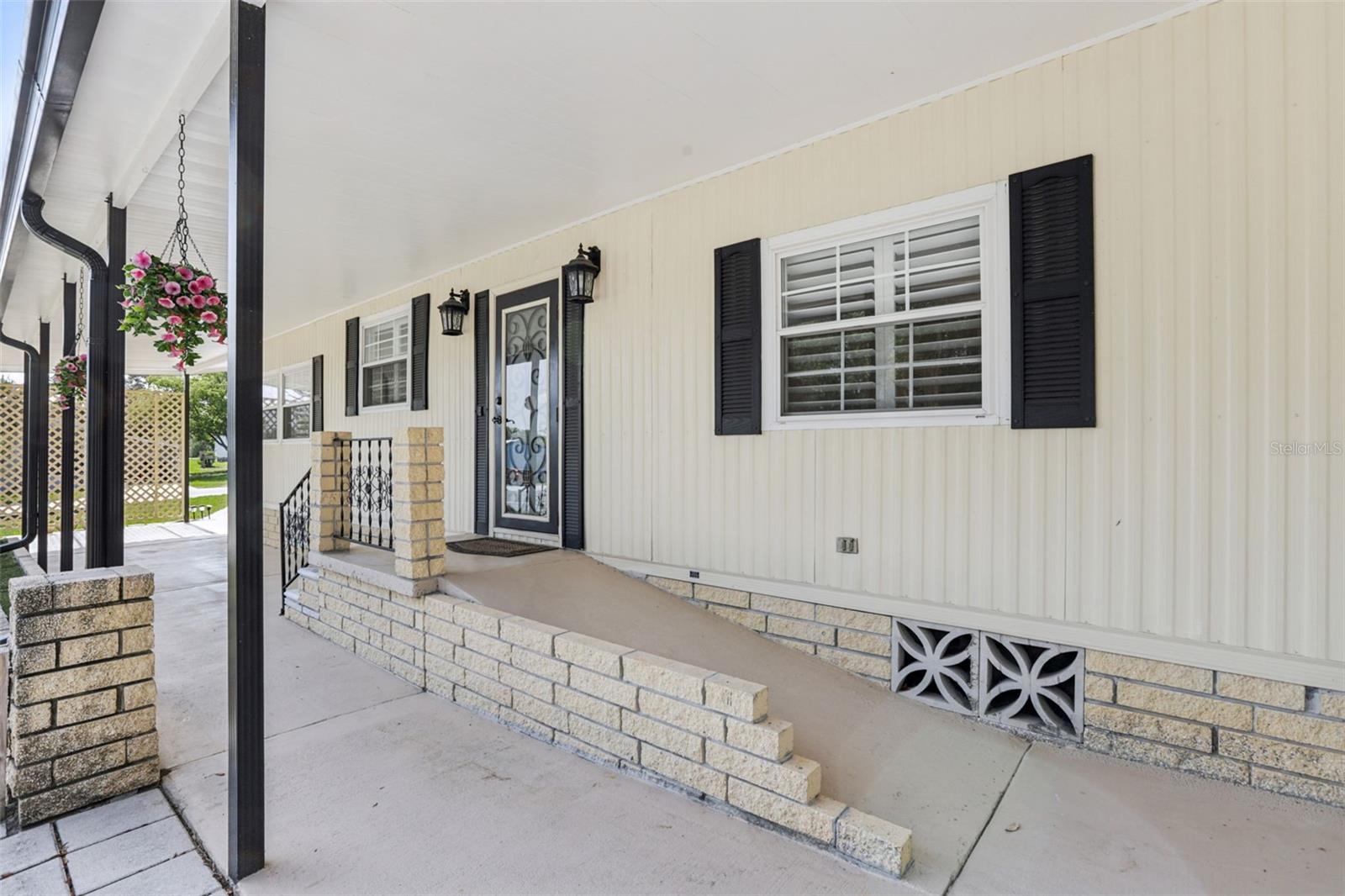 Listing photo id 5 for 7317 Score Street