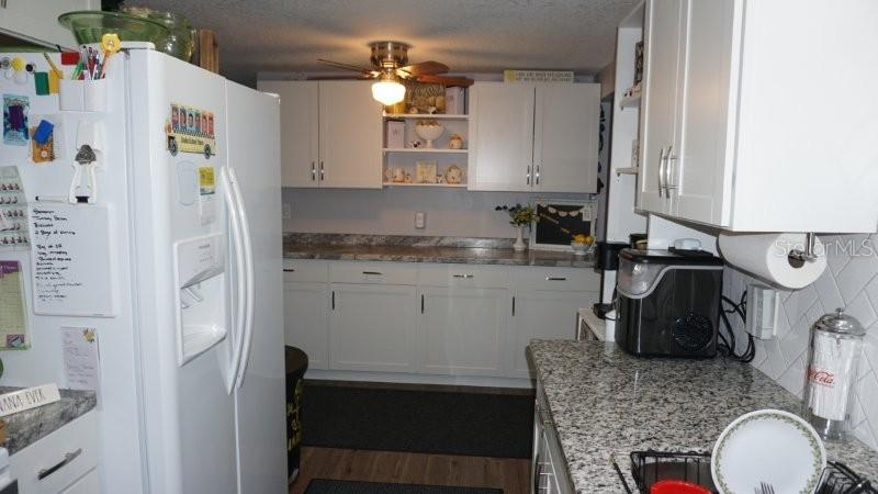 Listing photo id 14 for 11810 Oceanside Drive