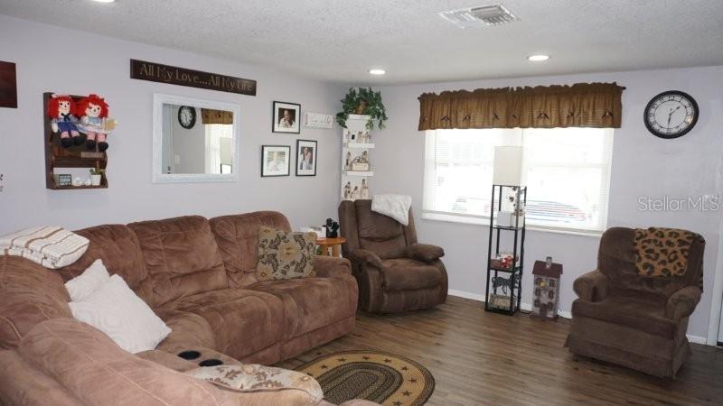 Listing photo id 17 for 11810 Oceanside Drive