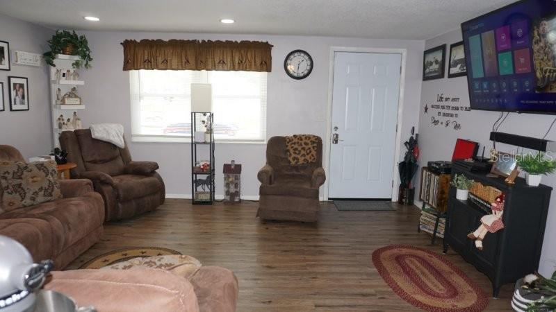 Listing photo id 18 for 11810 Oceanside Drive