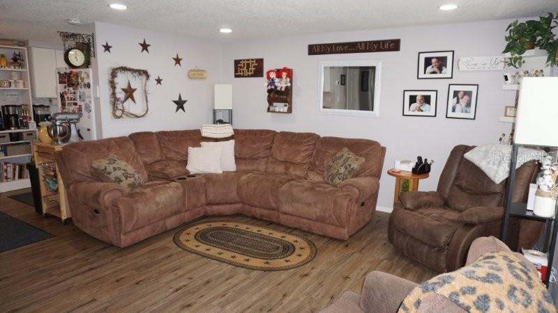 Listing photo id 19 for 11810 Oceanside Drive