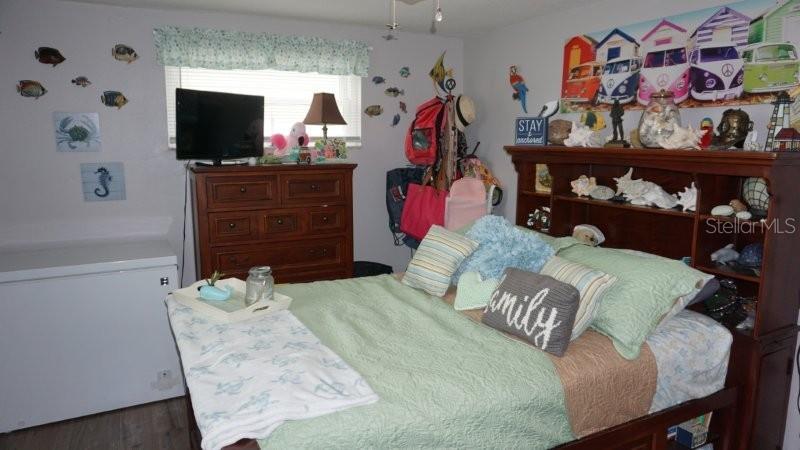 Listing photo id 29 for 11810 Oceanside Drive