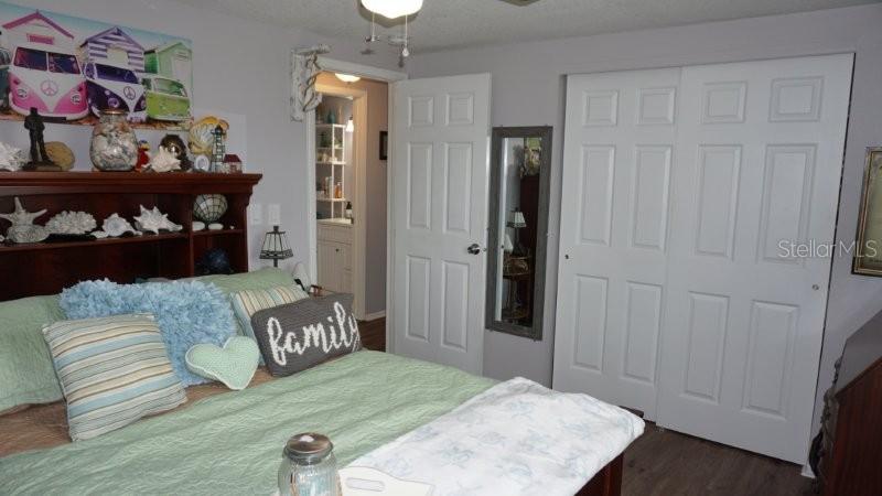 Listing photo id 30 for 11810 Oceanside Drive