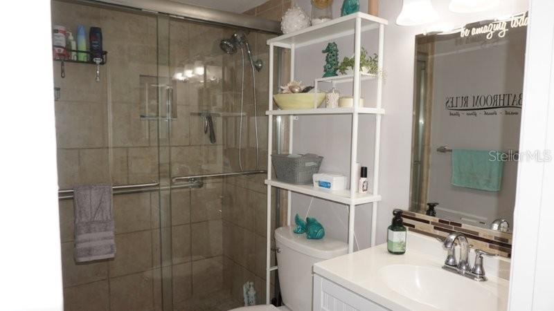Listing photo id 32 for 11810 Oceanside Drive