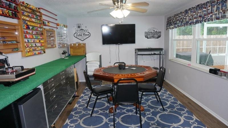 Listing photo id 34 for 11810 Oceanside Drive