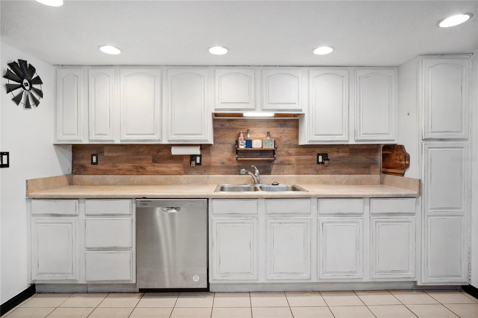 Image 14 of 44 For 10420 Carlin Drive