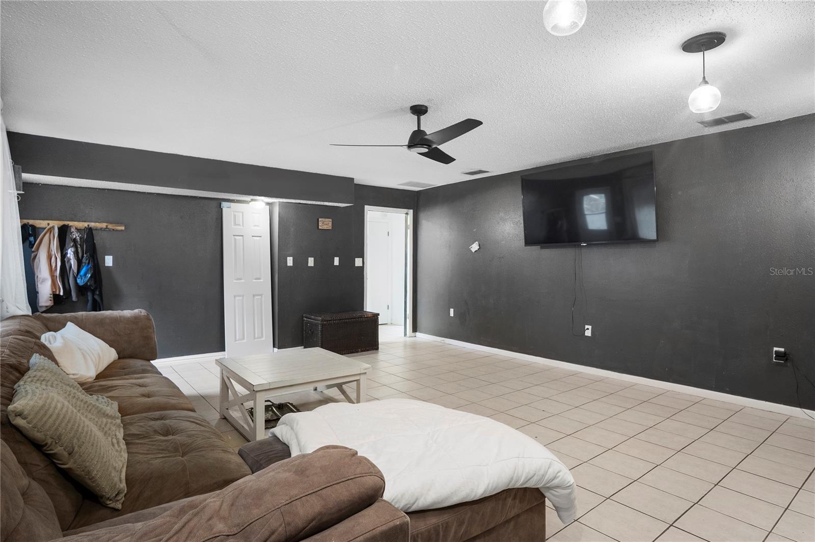 Image 26 of 44 For 10420 Carlin Drive