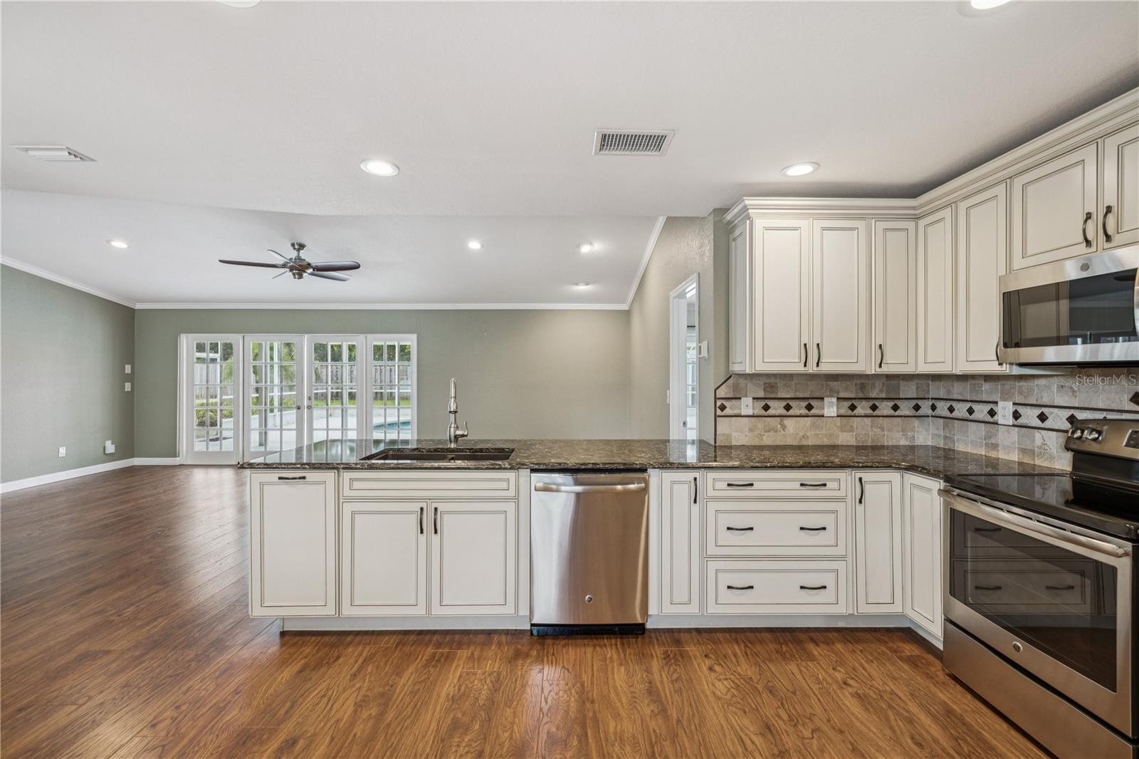 Image 11 of 47 For 2827 Oak Tree Lane