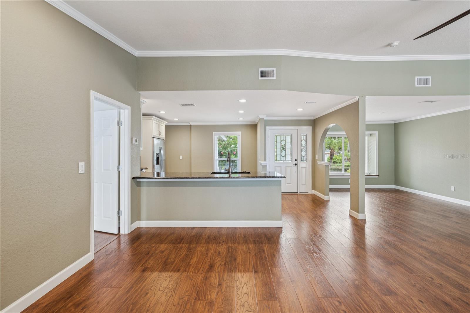 Image 16 of 47 For 2827 Oak Tree Lane