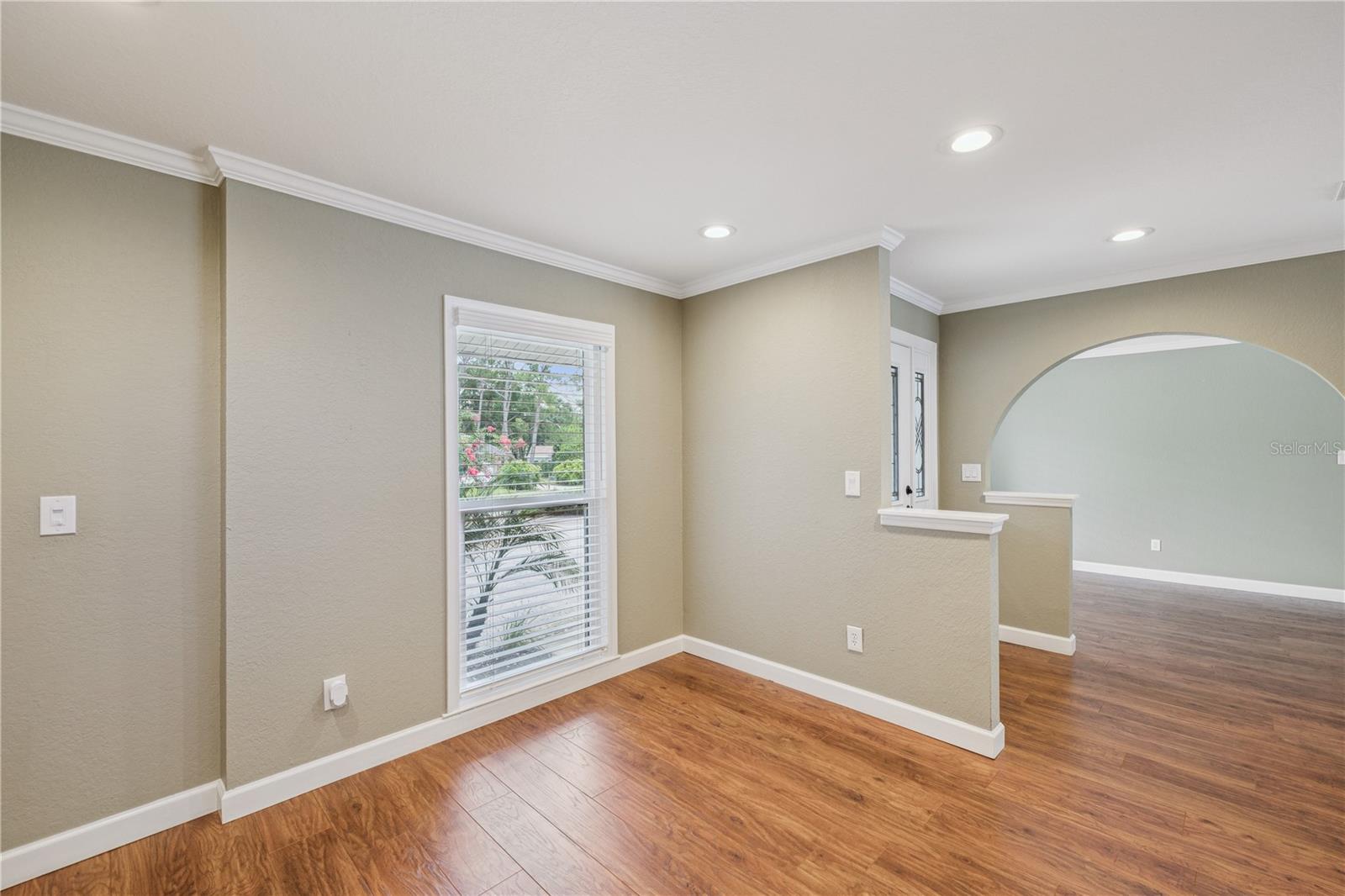 Image 6 of 47 For 2827 Oak Tree Lane