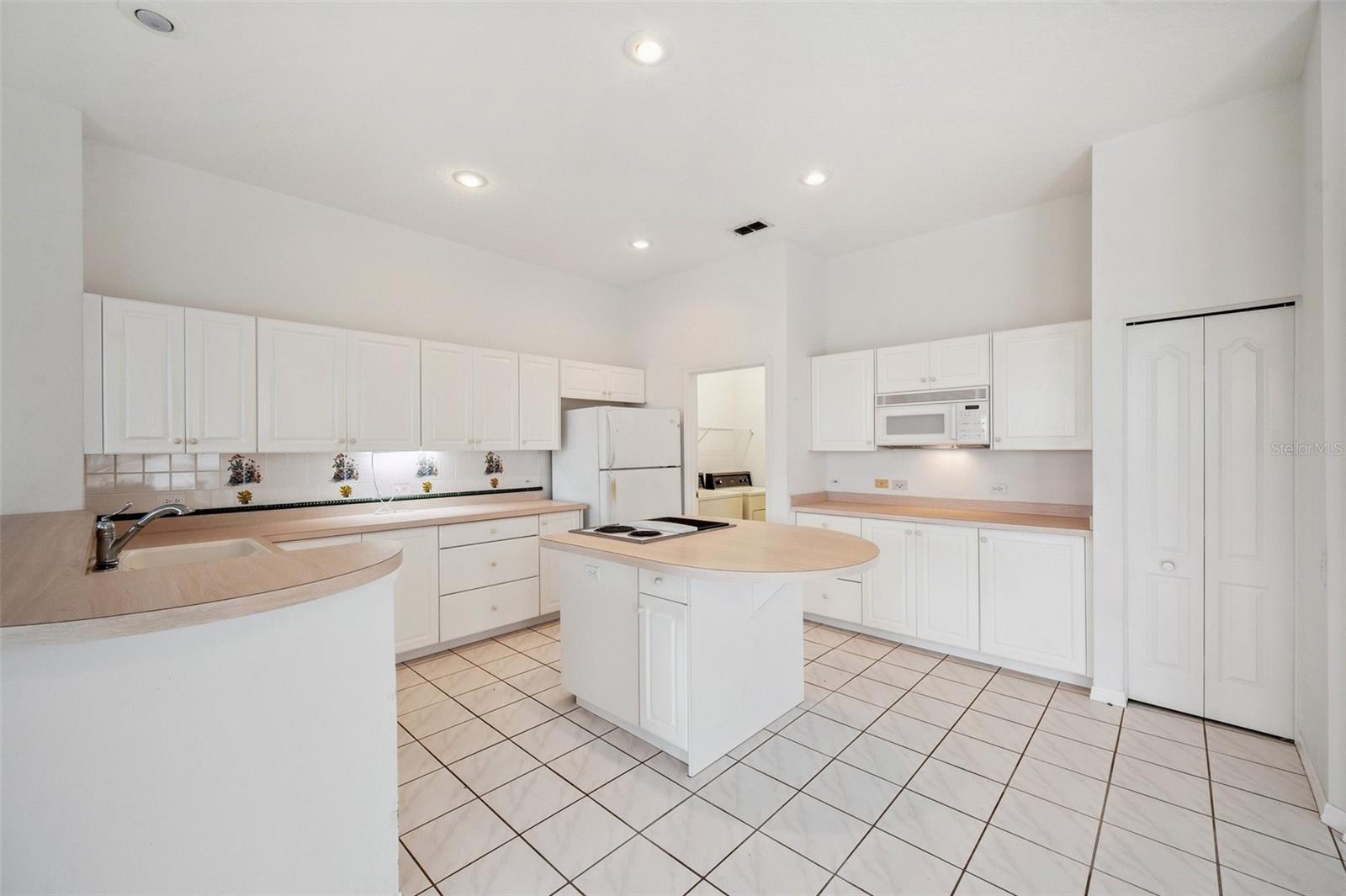 Image 16 of 61 For 1733 Daylily Drive