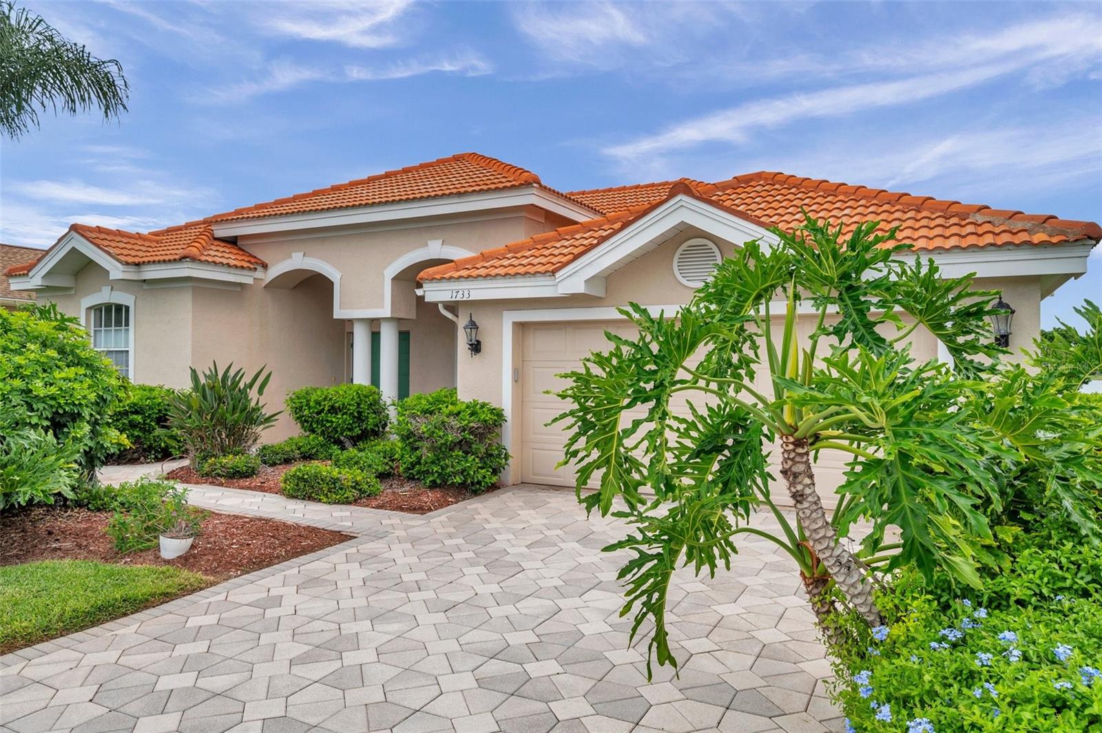Image 4 of 61 For 1733 Daylily Drive