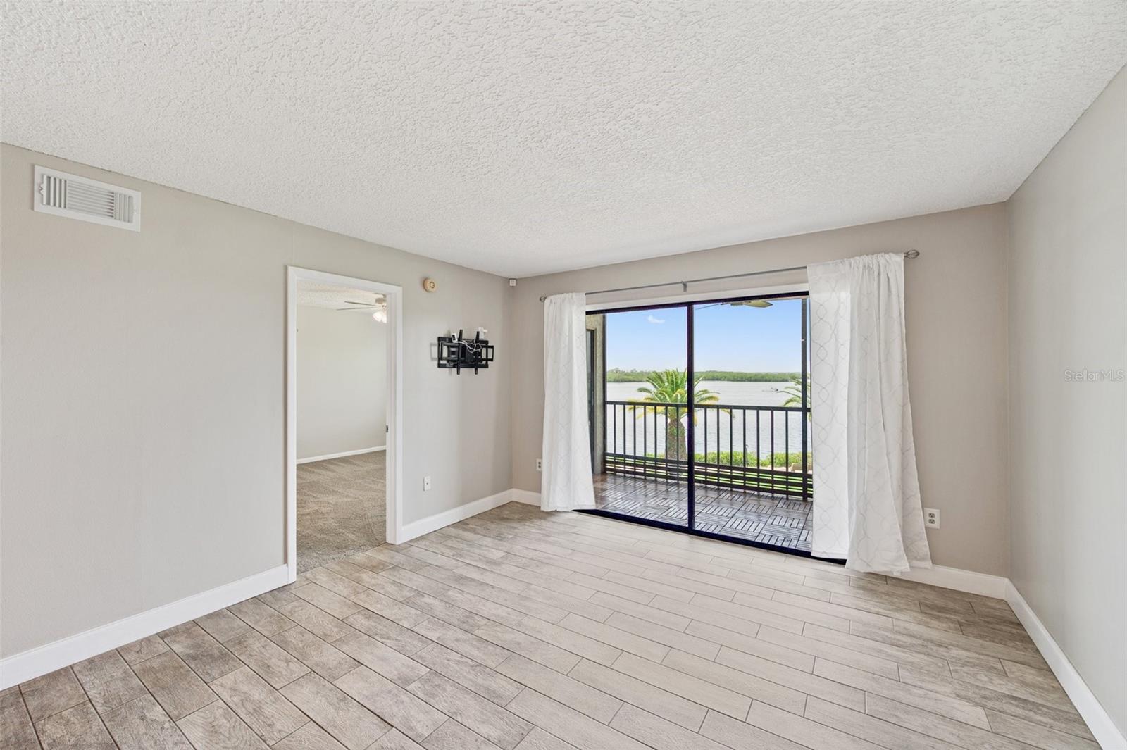 Image 14 of 35 For 4550 Bay Boulevard 1224