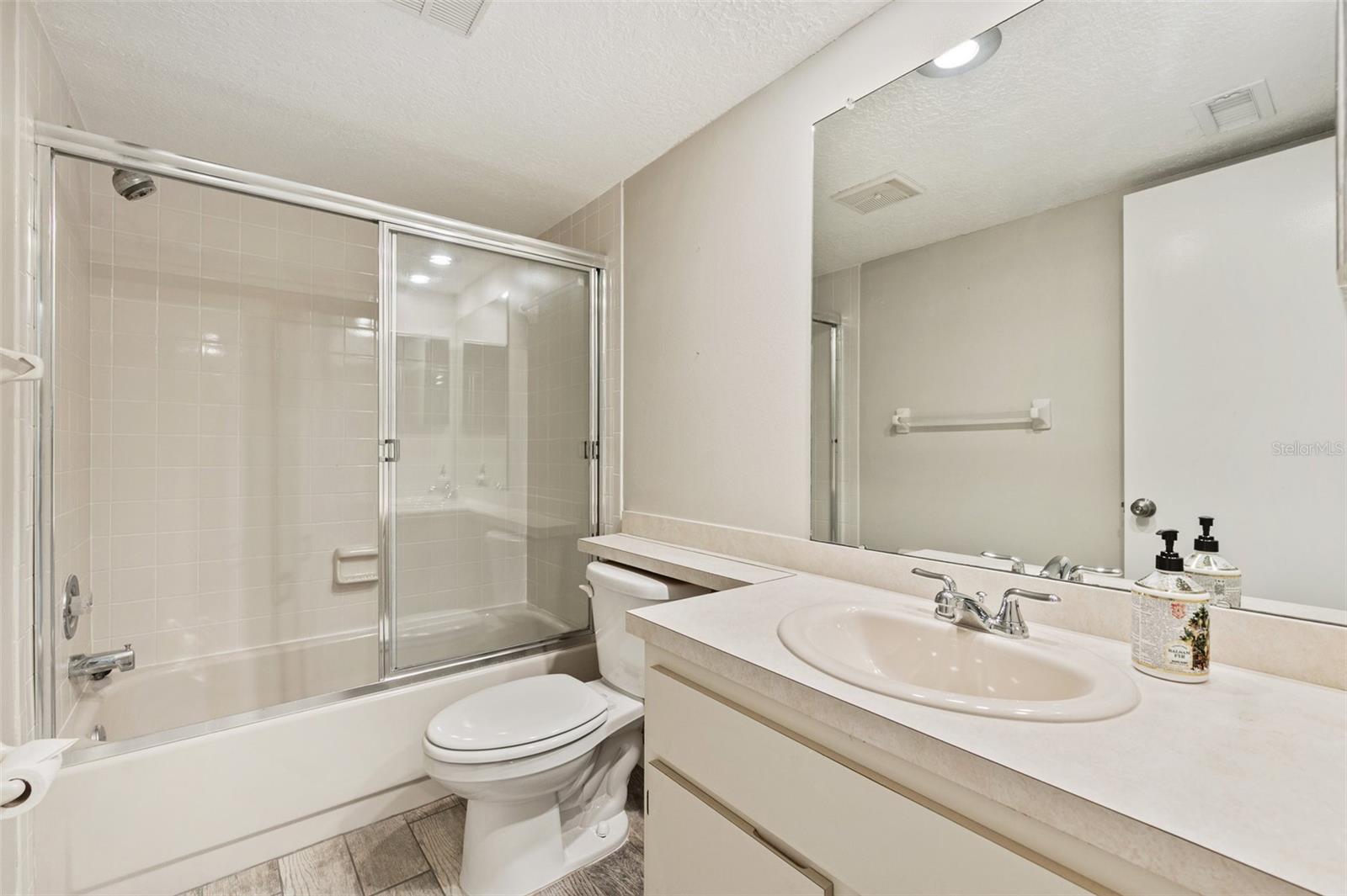 Image 20 of 35 For 4550 Bay Boulevard 1224
