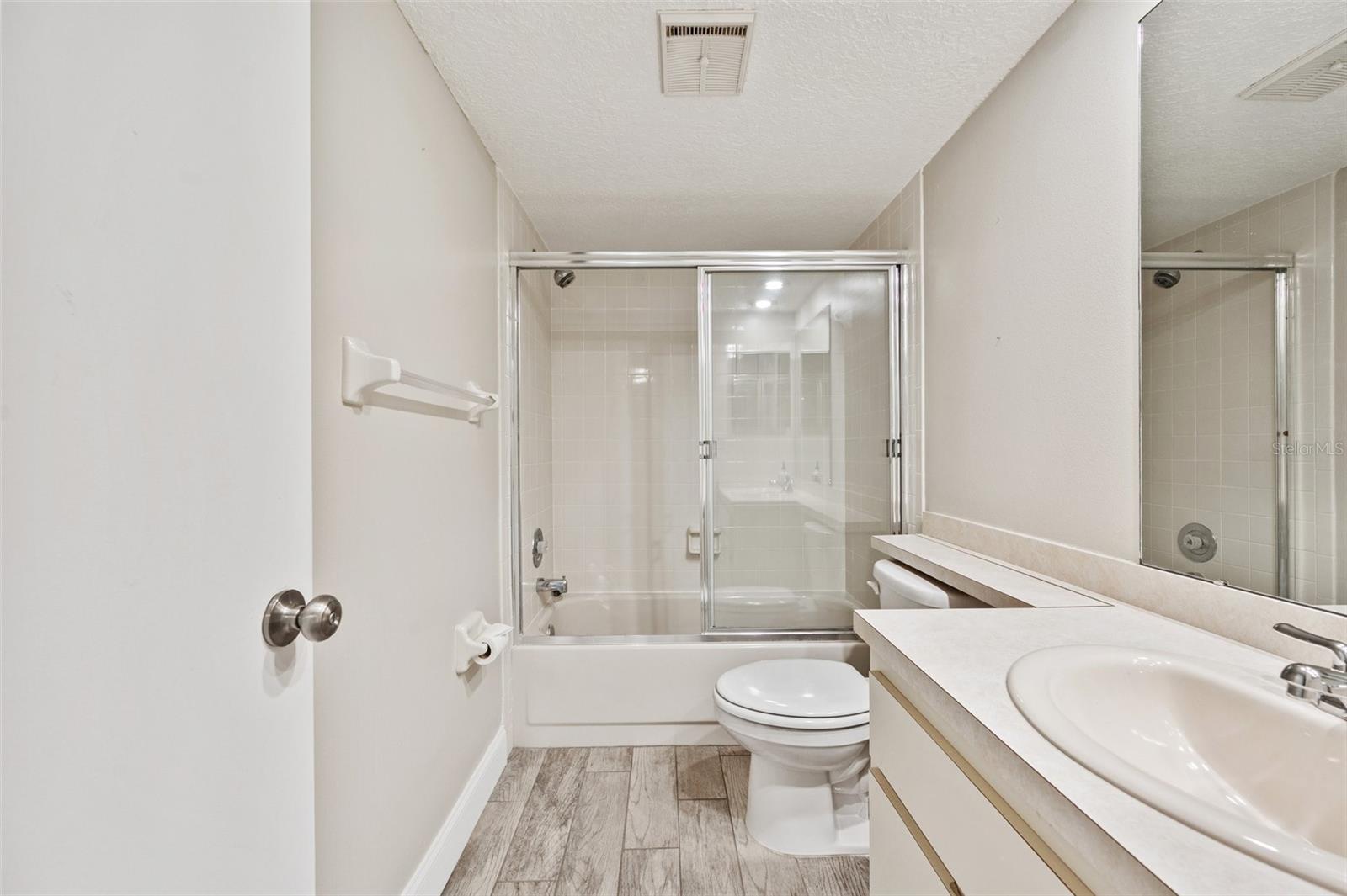 Image 21 of 35 For 4550 Bay Boulevard 1224