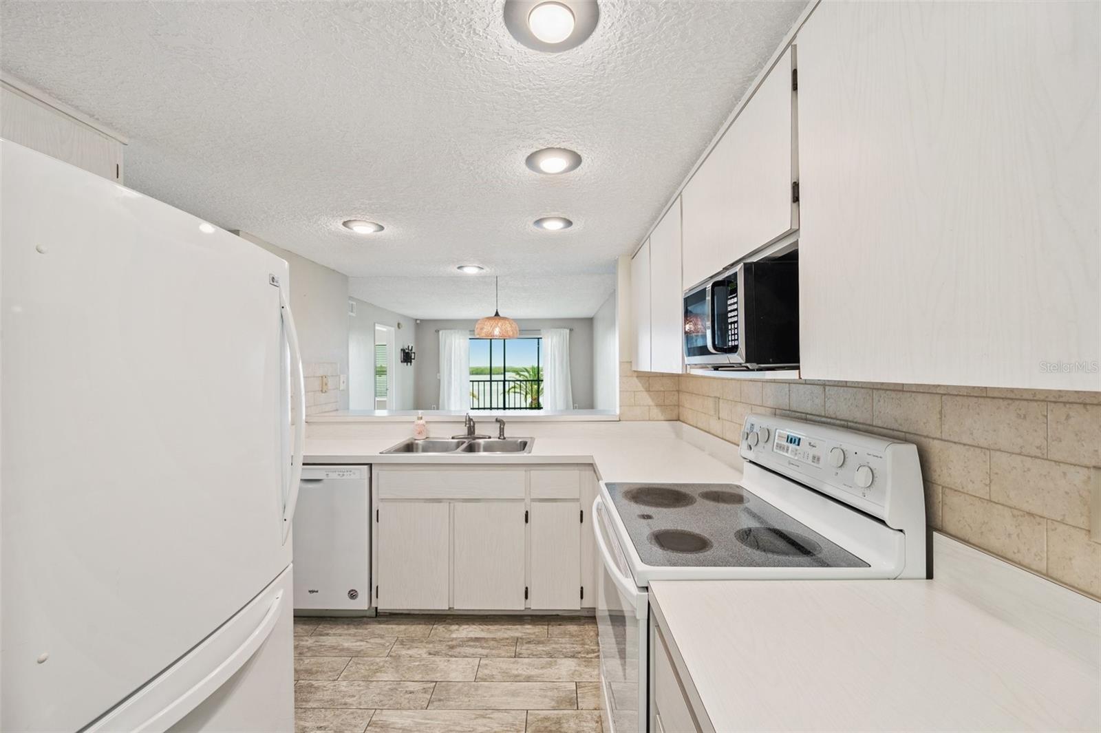 Image 7 of 35 For 4550 Bay Boulevard 1224