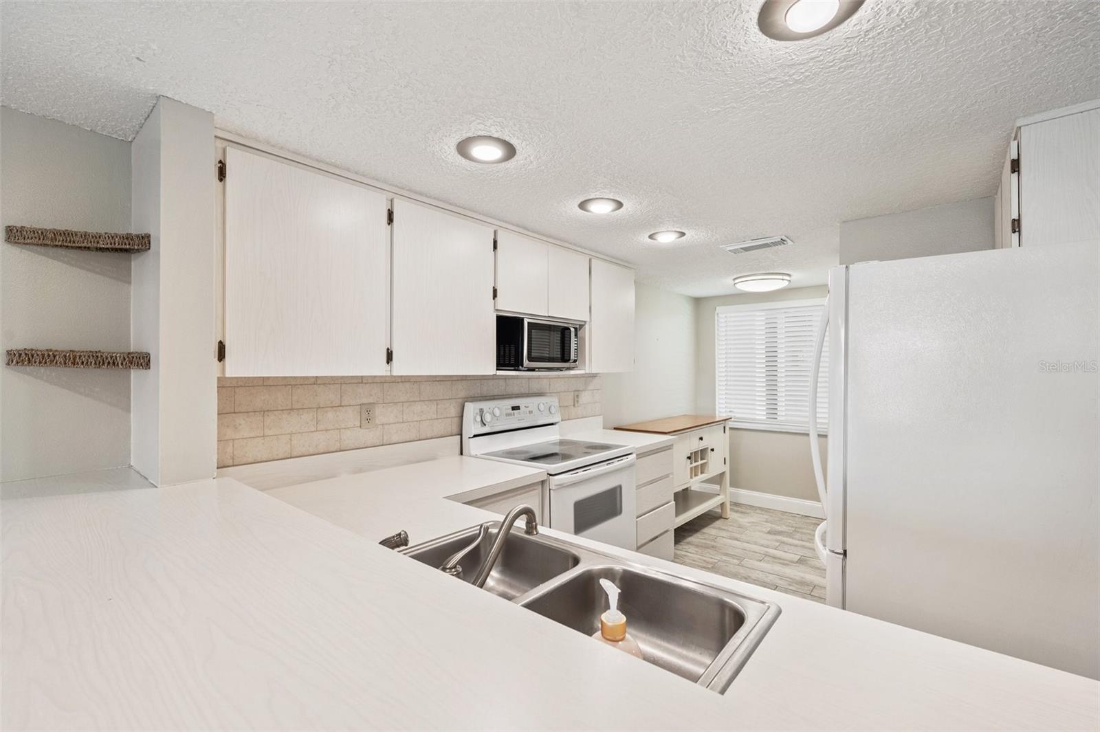 Image 8 of 35 For 4550 Bay Boulevard 1224