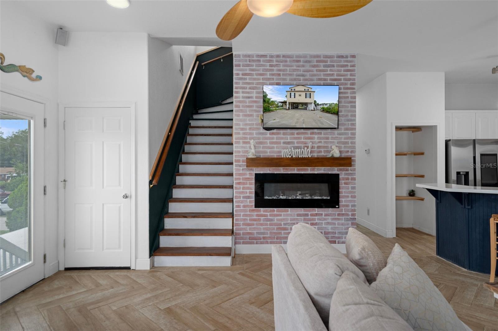 Image 11 of 57 For 6245 Island Drive