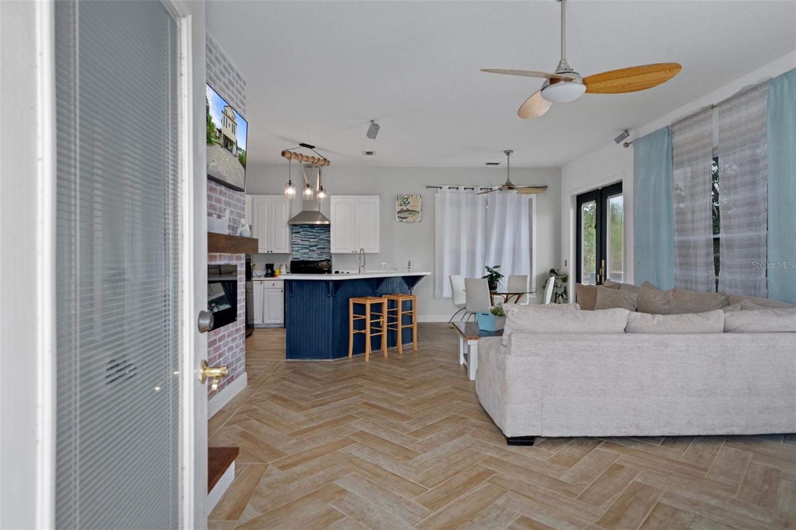 Image 8 of 57 For 6245 Island Drive