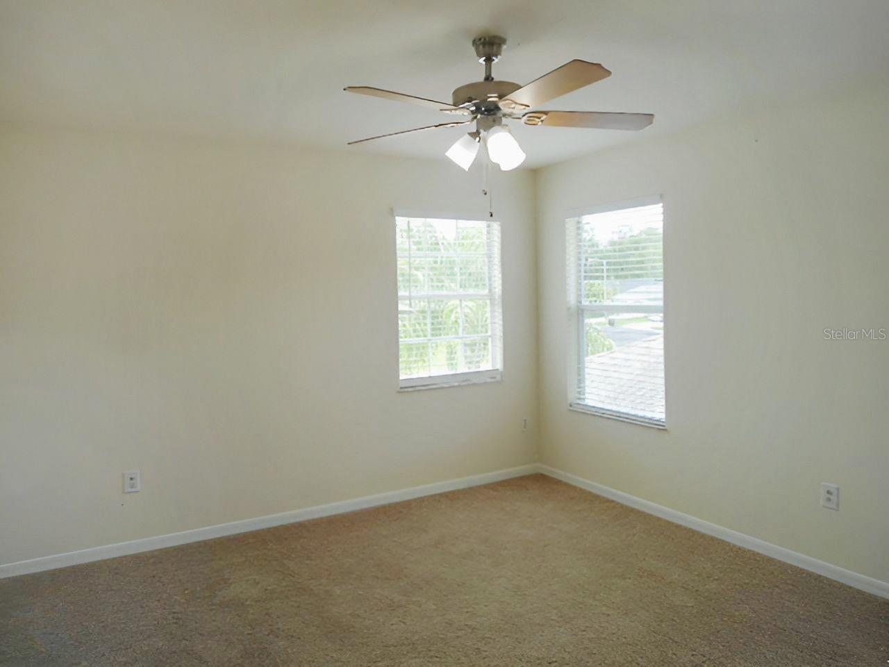 Listing photo id 11 for 25837 Crippen Drive