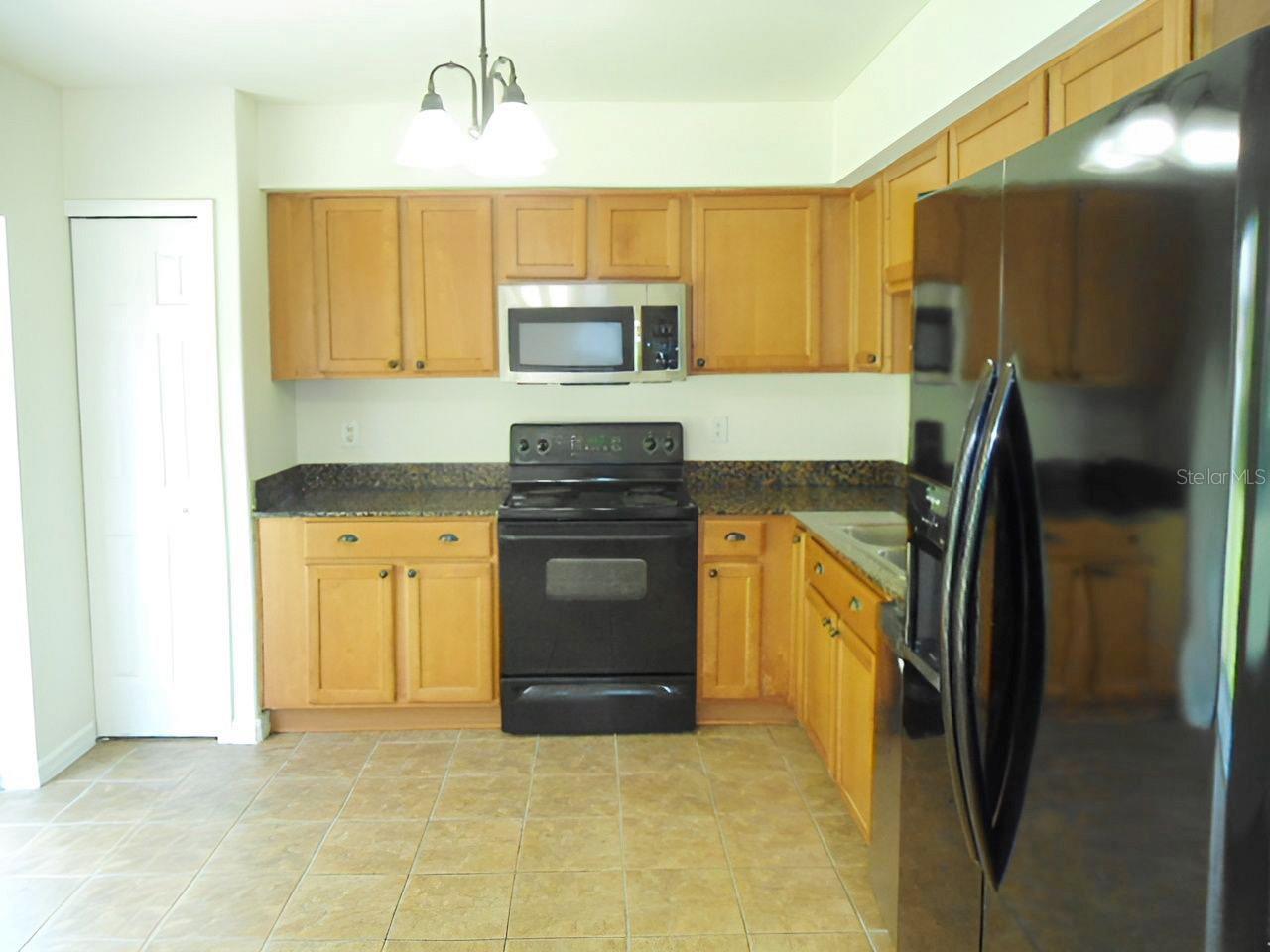 Listing photo id 2 for 25837 Crippen Drive