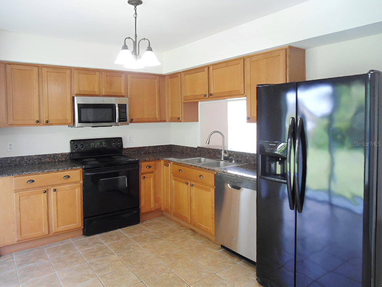 Listing photo id 3 for 25837 Crippen Drive