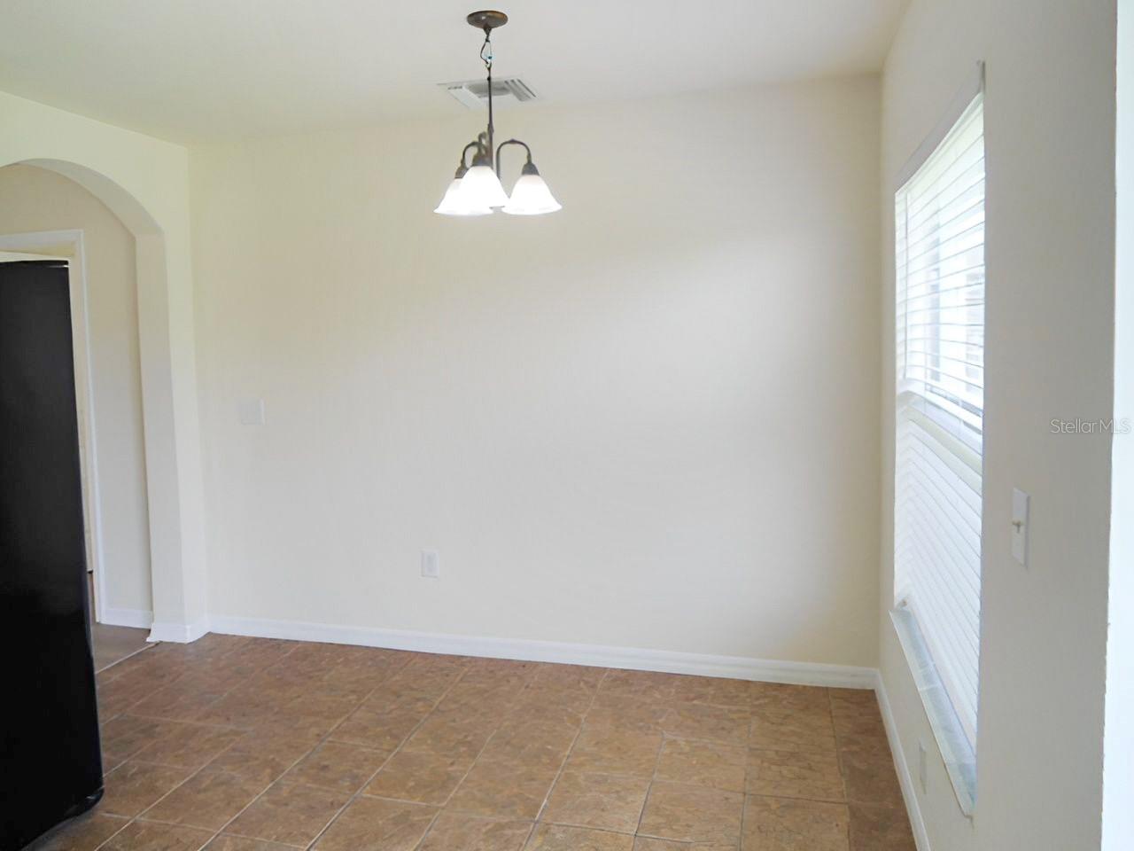 Listing photo id 4 for 25837 Crippen Drive