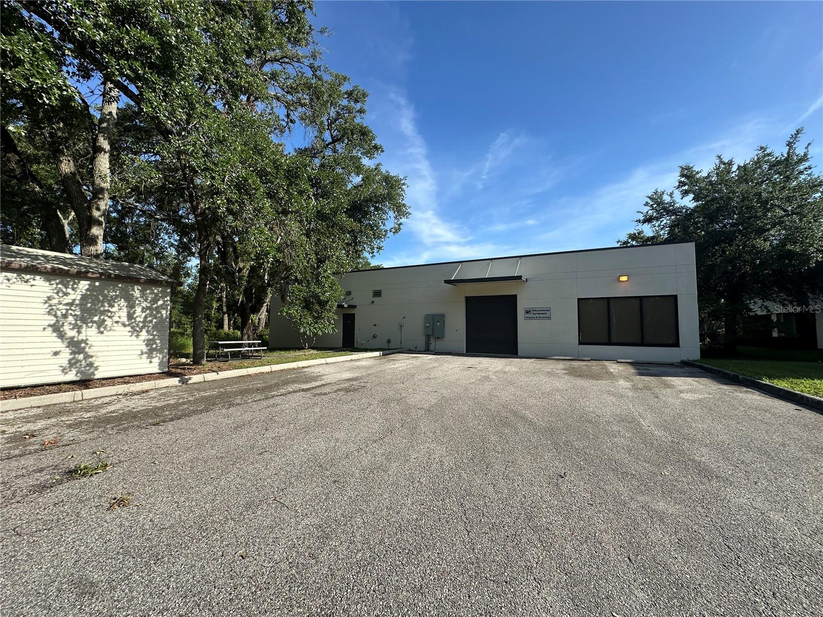 Listing photo id 0 for 5620 Sligh Avenue