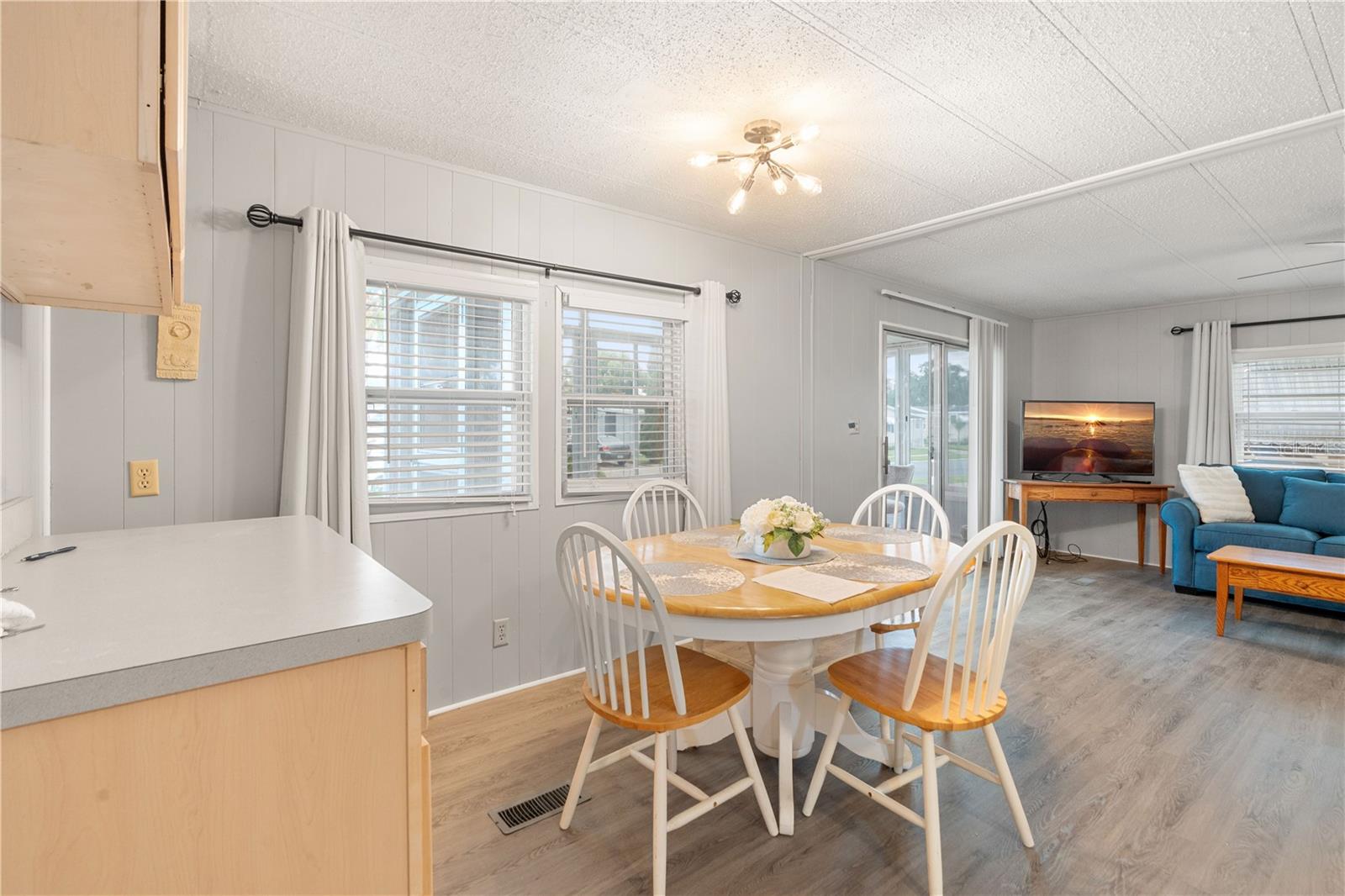 Image 11 of 31 For 16833 Harley Street